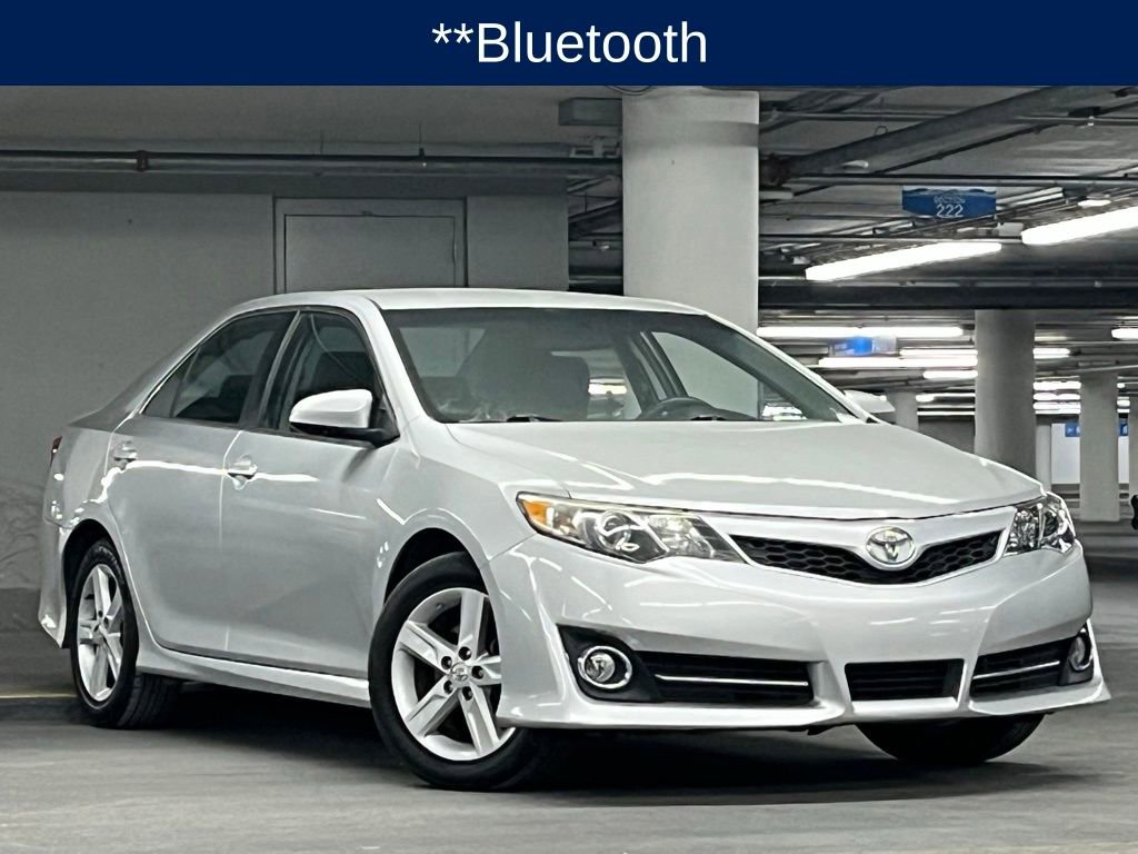 Used 2014 Toyota Camry SE video 2