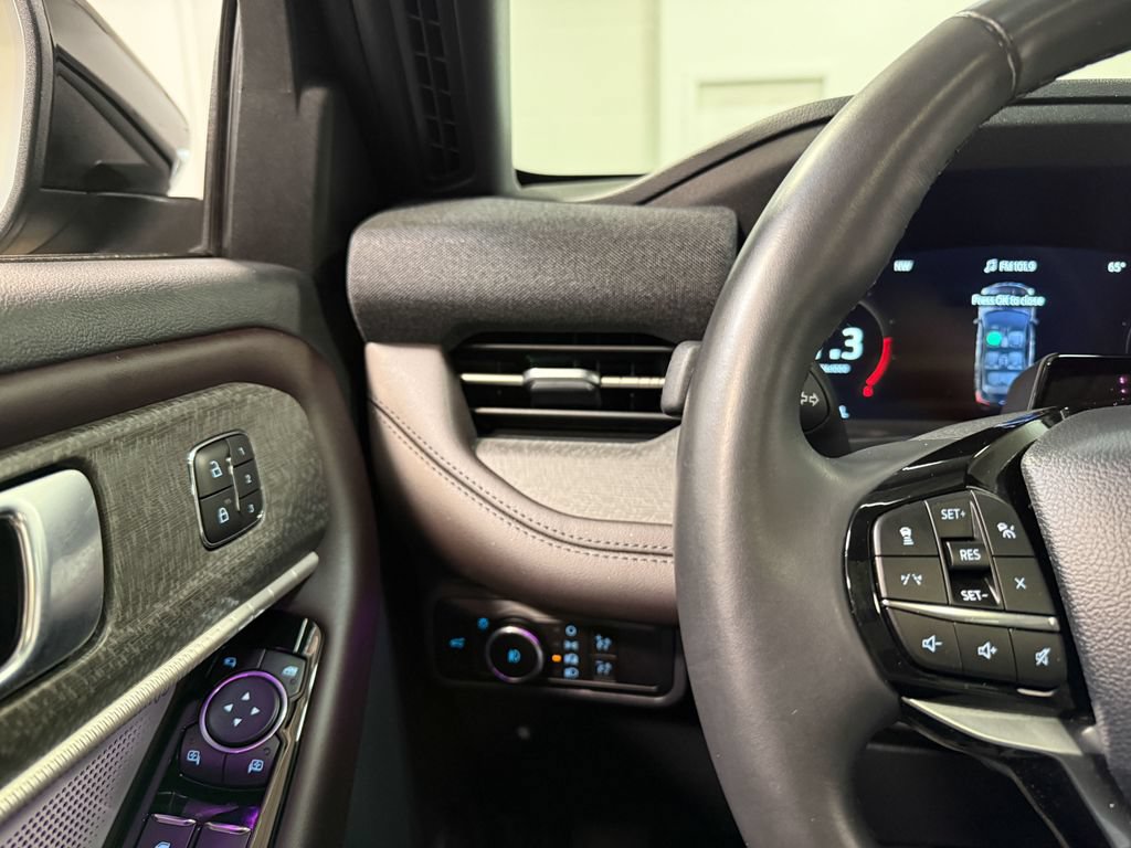 Used 2025 Ford Explorer Platinum w/ LUX Leather Package AWD/4WD image 77