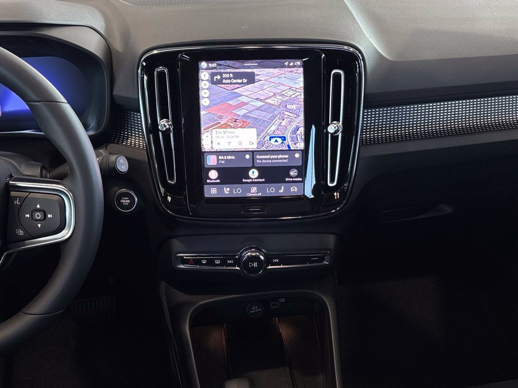 Used 2025 Volvo XC40 B5 Plus AWD/4WD image 31
