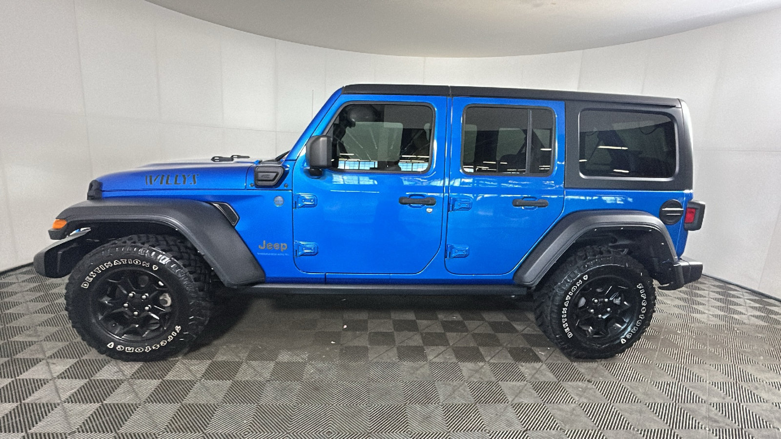 Used 2023 Jeep Wrangler Unlimited w/ Cold Weather Group AWD/4WD image 7