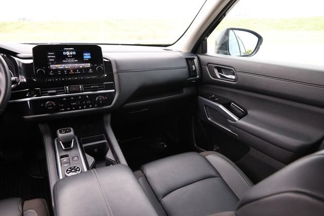 Certified 2025 Nissan Pathfinder SL AWD/4WD image 27