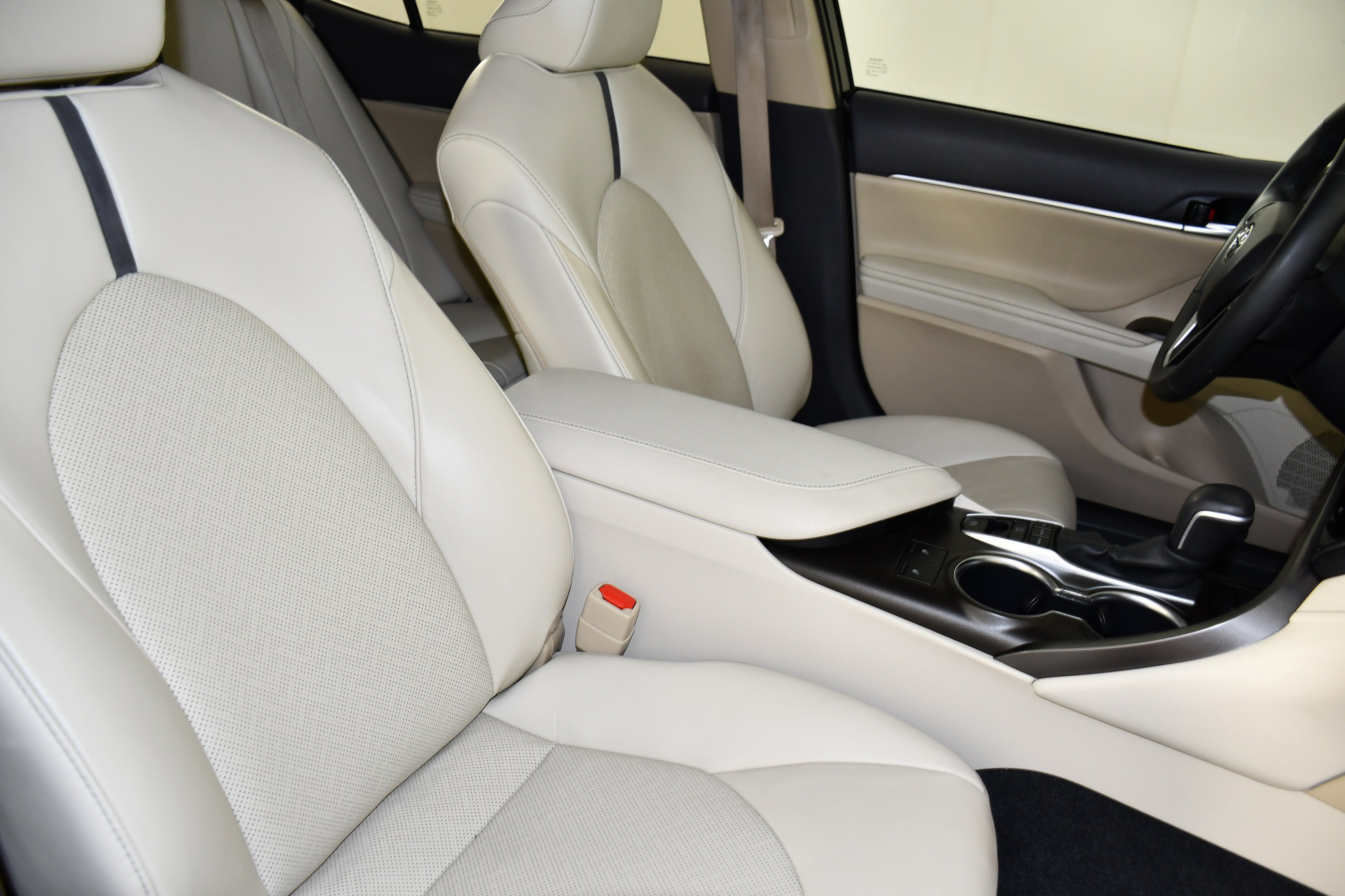 Used 2024 Toyota Camry XLE FWD image 43