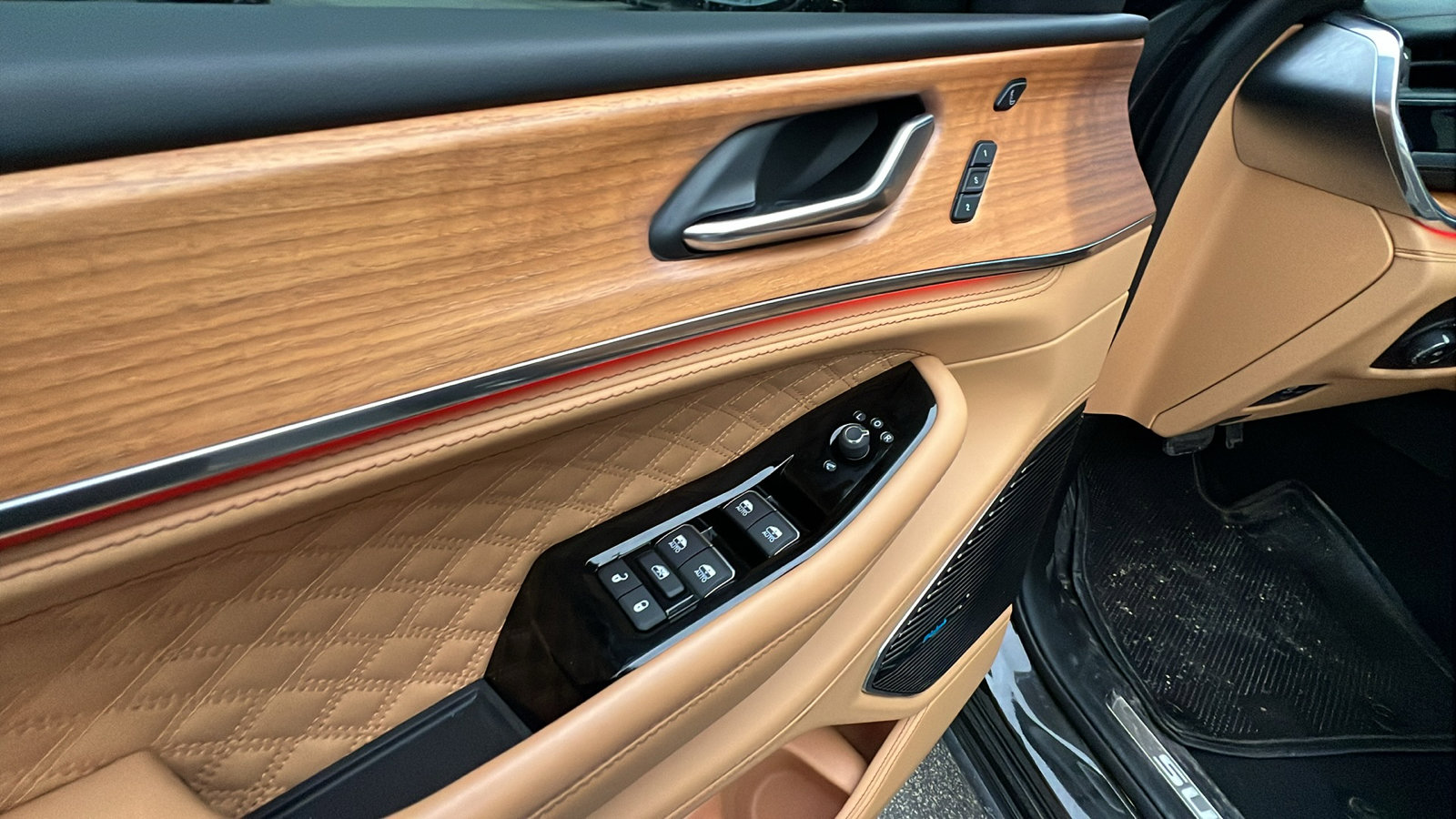 Used 2024 Jeep Grand Cherokee L Summit image 15