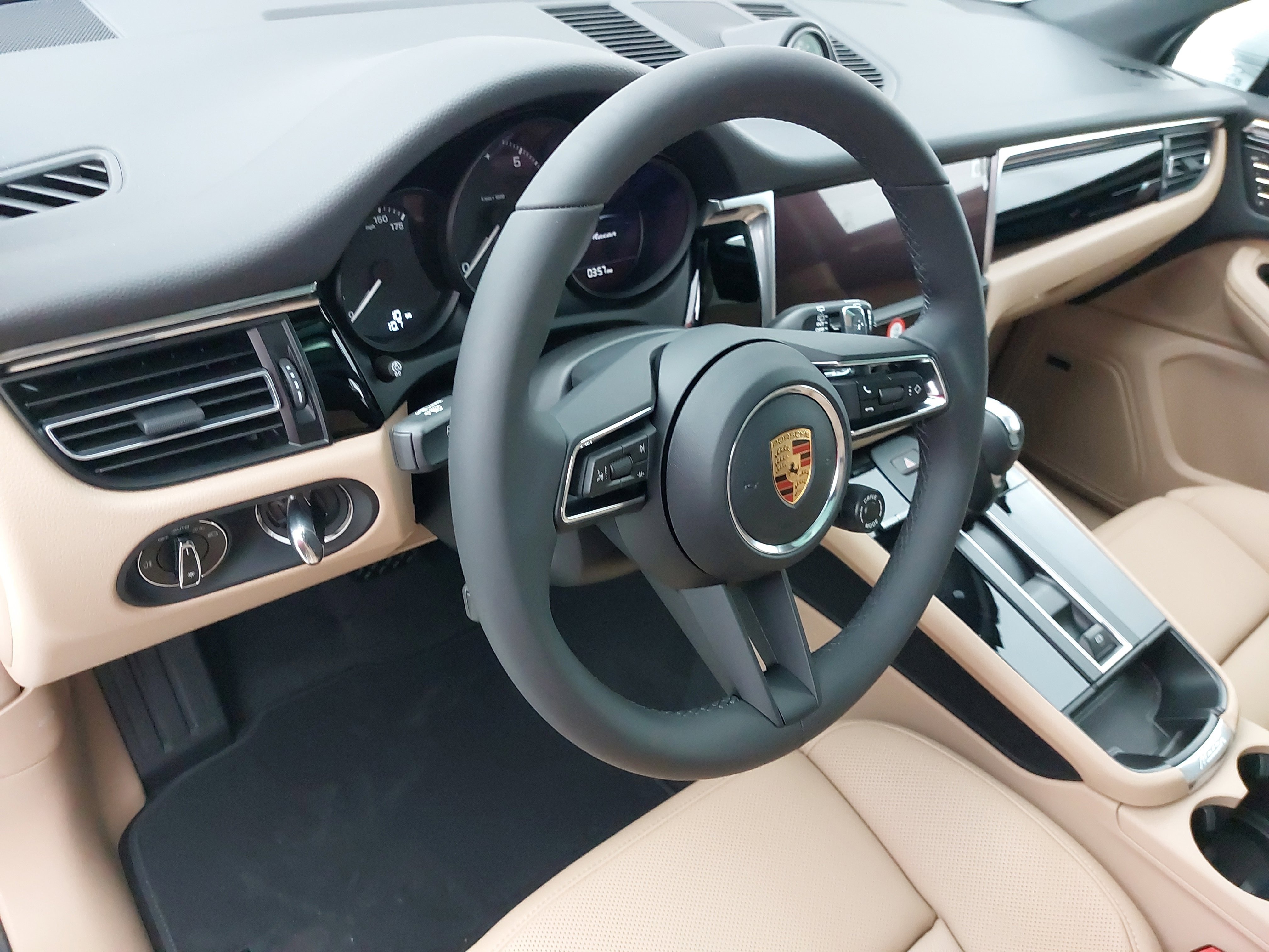 New 2026 Porsche Macan image 18