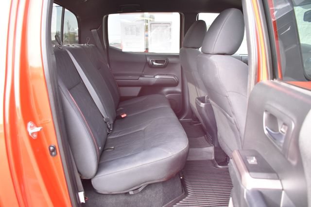 Used 2018 Toyota Tacoma TRD Off-Road w/ Technology Package AWD/4WD image 35