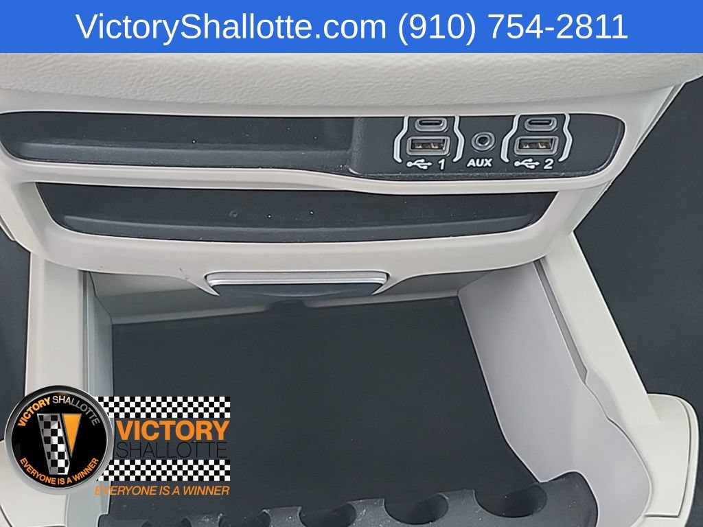 Certified 2024 Chrysler Pacifica Limited FWD image 11