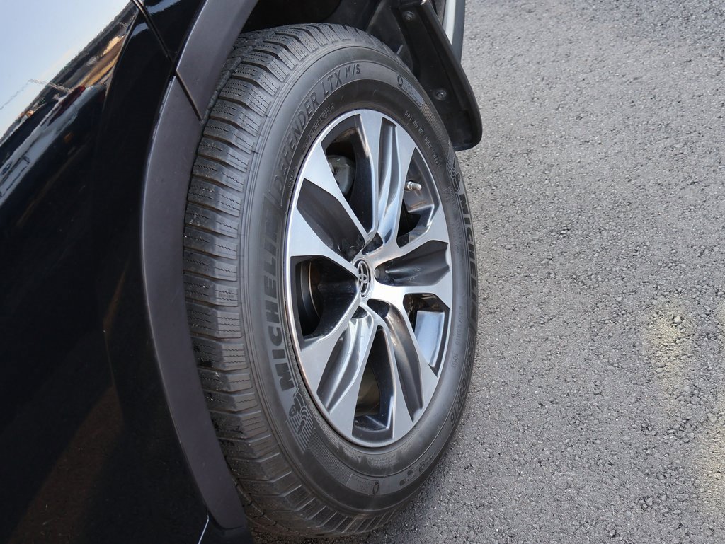 Used 2020 Toyota Highlander XLE image 38