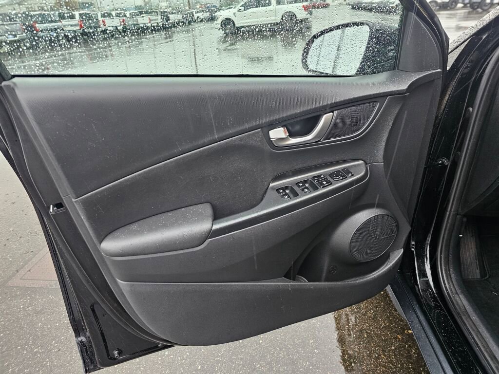 Used 2023 Hyundai Kona Limited image 16