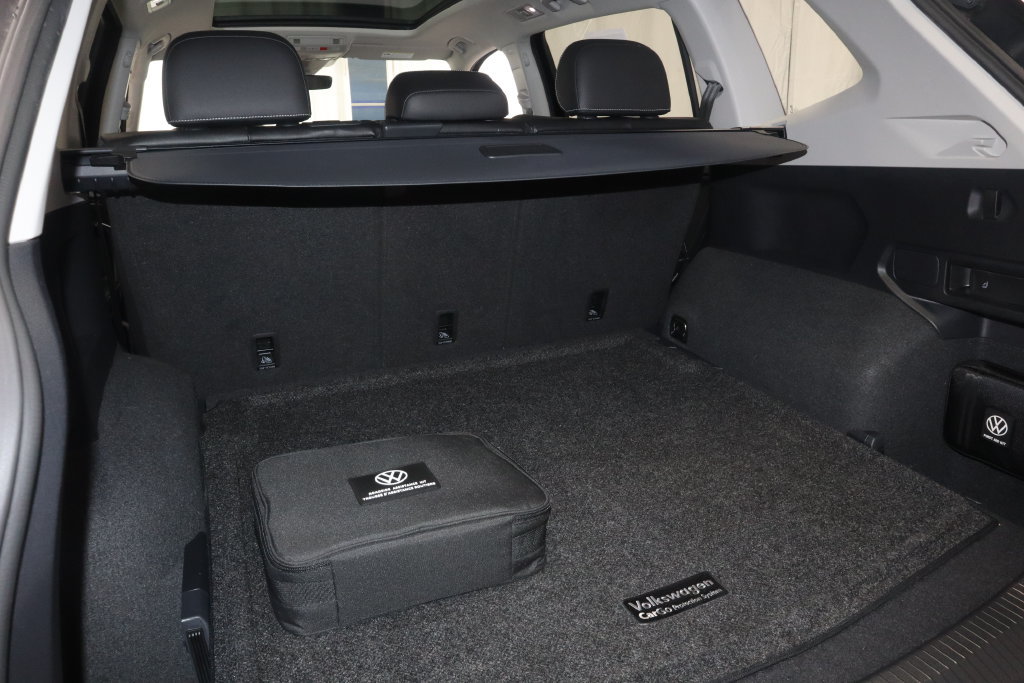 Used 2022 Volkswagen Tiguan SE w/ Panoramic Sunroof Package AWD/4WD image 14
