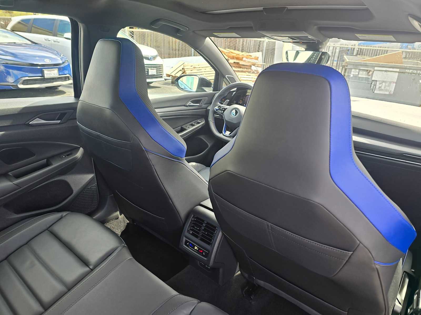 Used 2022 Volkswagen Golf R image 15