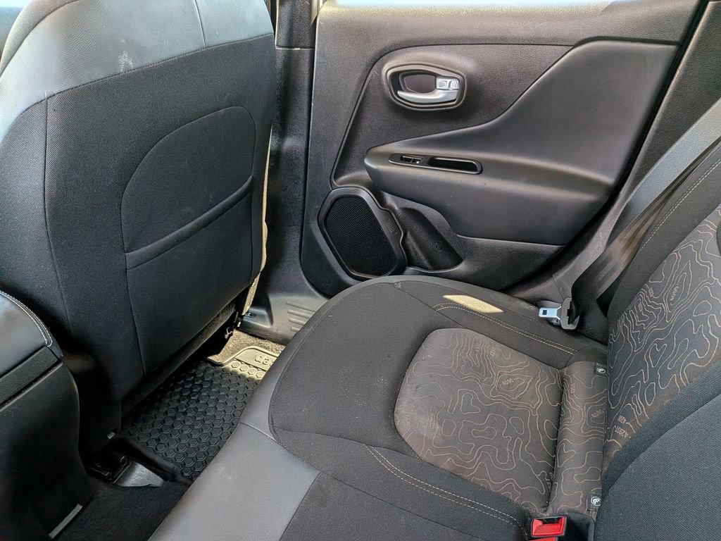 Used 2023 Jeep Renegade Latitude AWD/4WD image 34