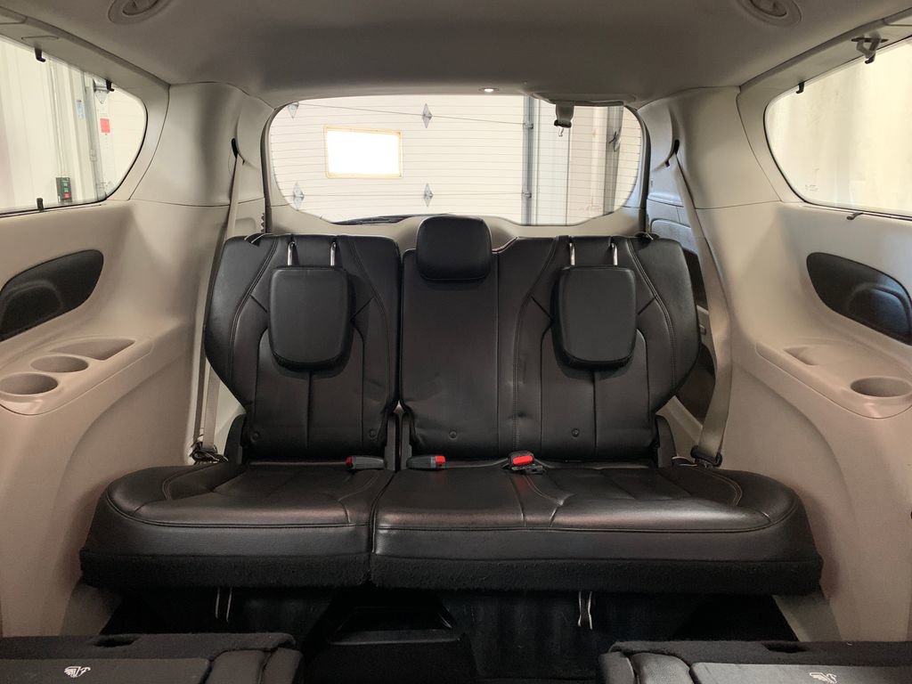 Used 2017 Chrysler Pacifica Touring-L w/ Tire & Wheel Group image 22