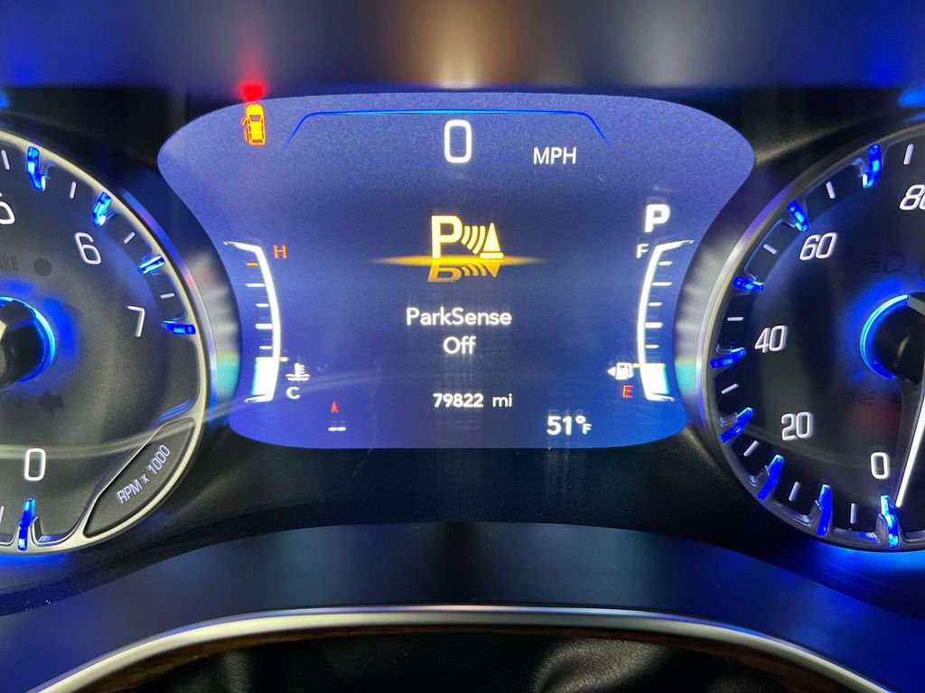 Used 2023 Chrysler Pacifica Limited FWD image 13