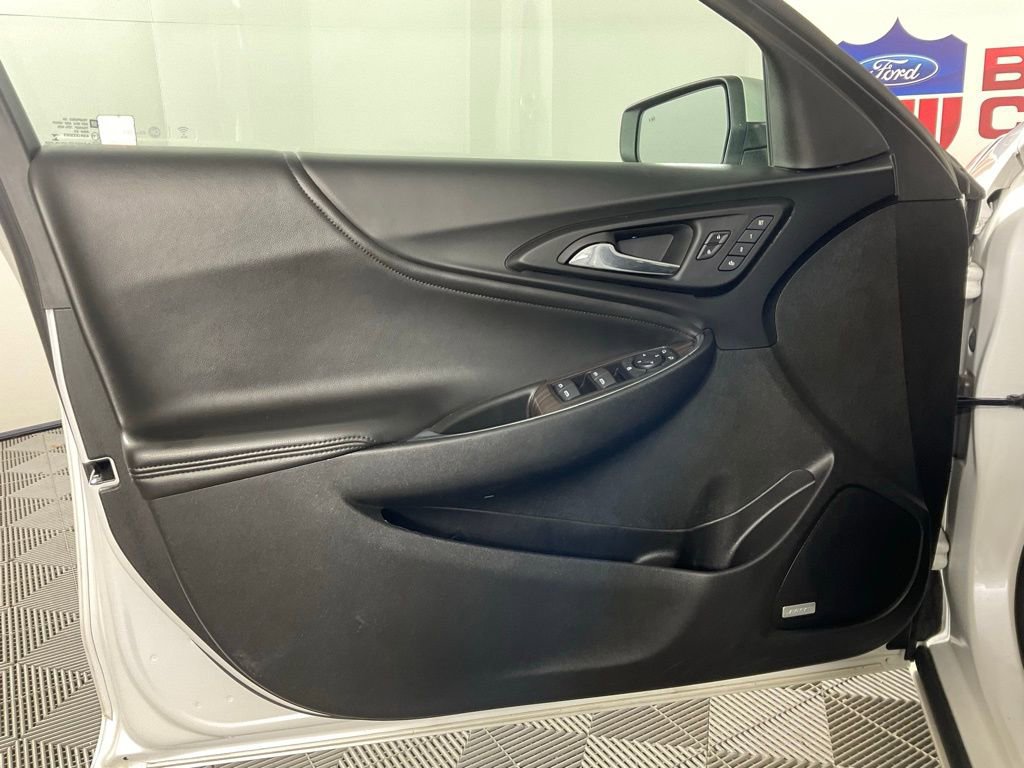 Used 2018 Chevrolet Malibu Premier w/ Premier Sun and Wheel Package FWD image 12