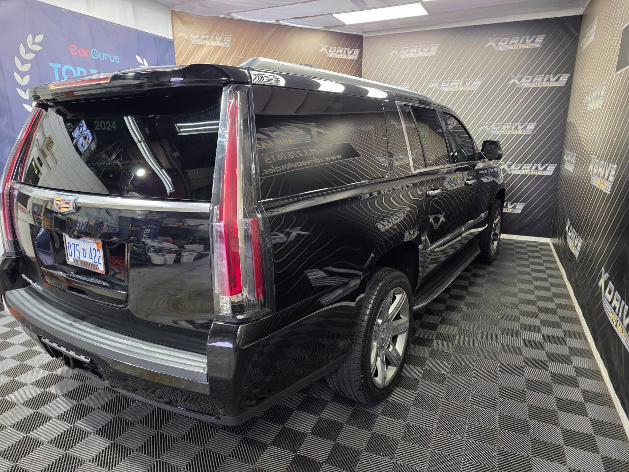 Used 2018 Cadillac Escalade ESV Luxury AWD/4WD image 18