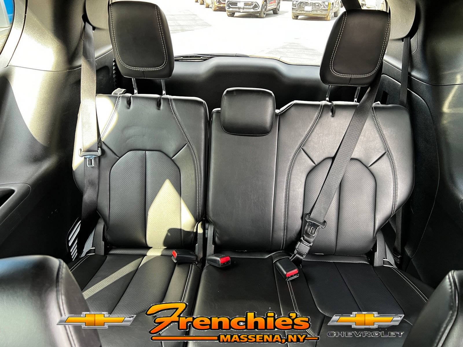 Used 2025 Chrysler Pacifica Select FWD image 10