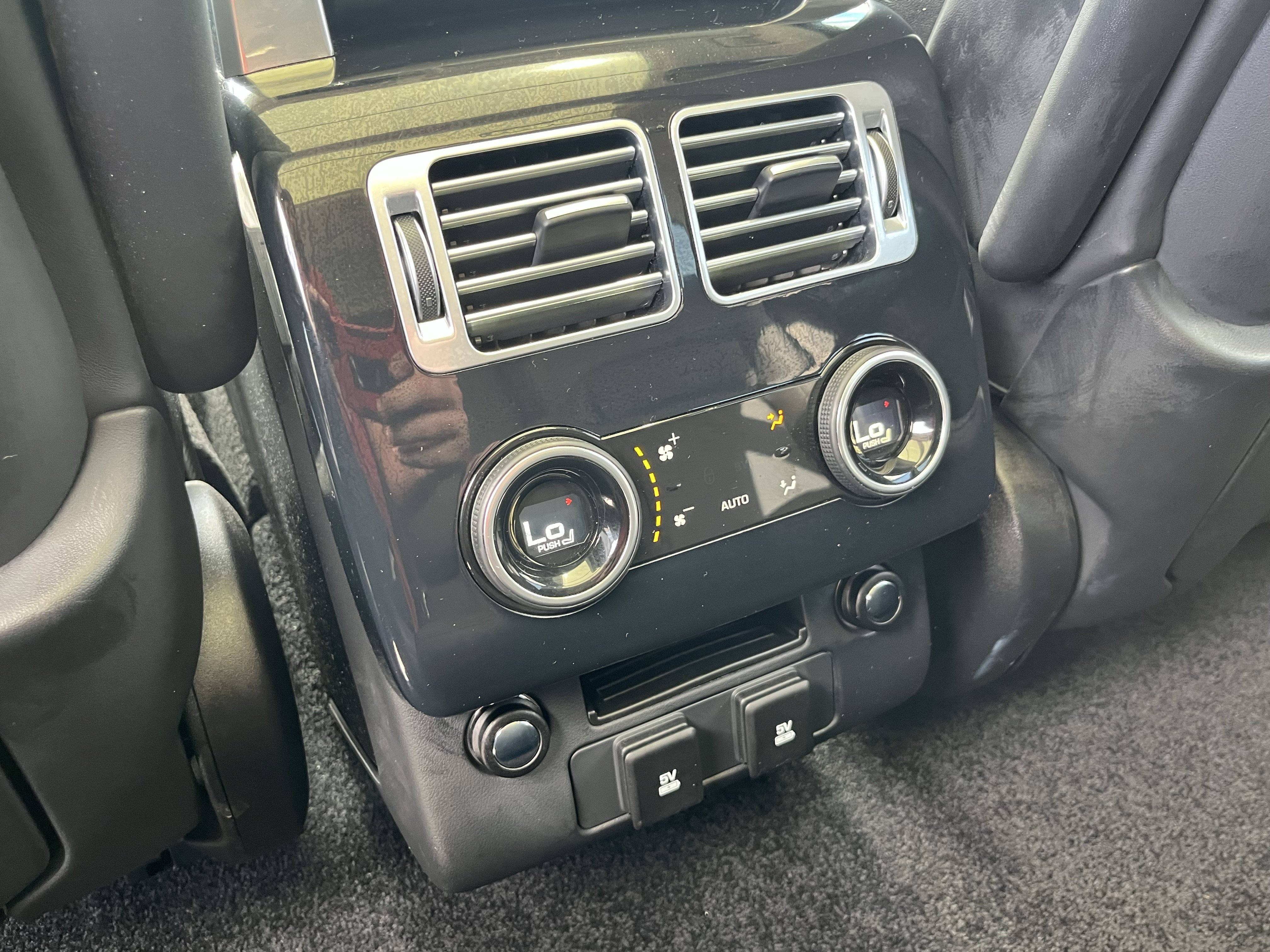 Used 2019 Land Rover Range Rover Supercharged AWD/4WD image 32