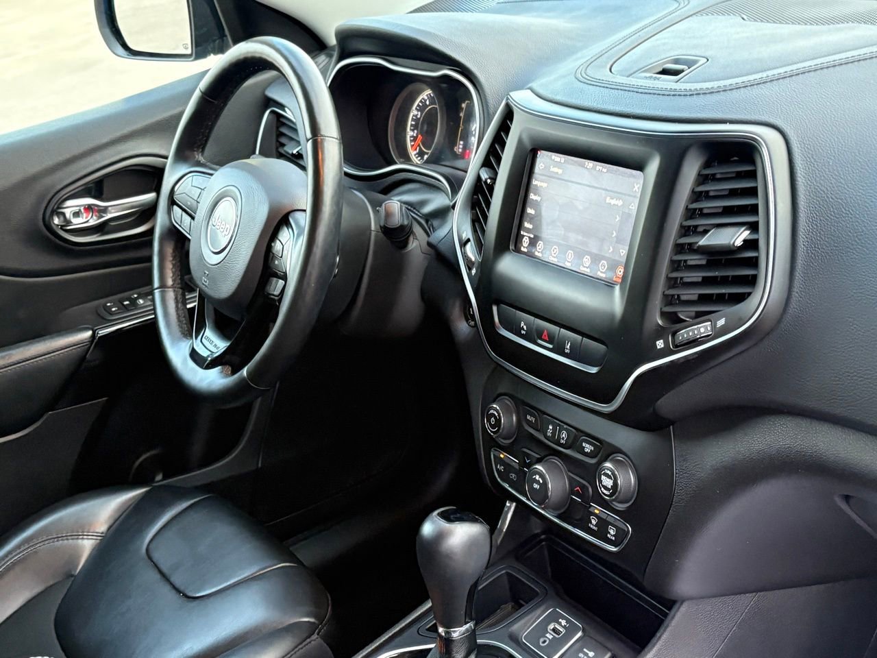 Used 2021 Jeep Cherokee Latitude Plus image 36