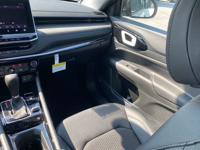 New 2025 Jeep Compass Latitude w/ Sun & Sound Group image 35