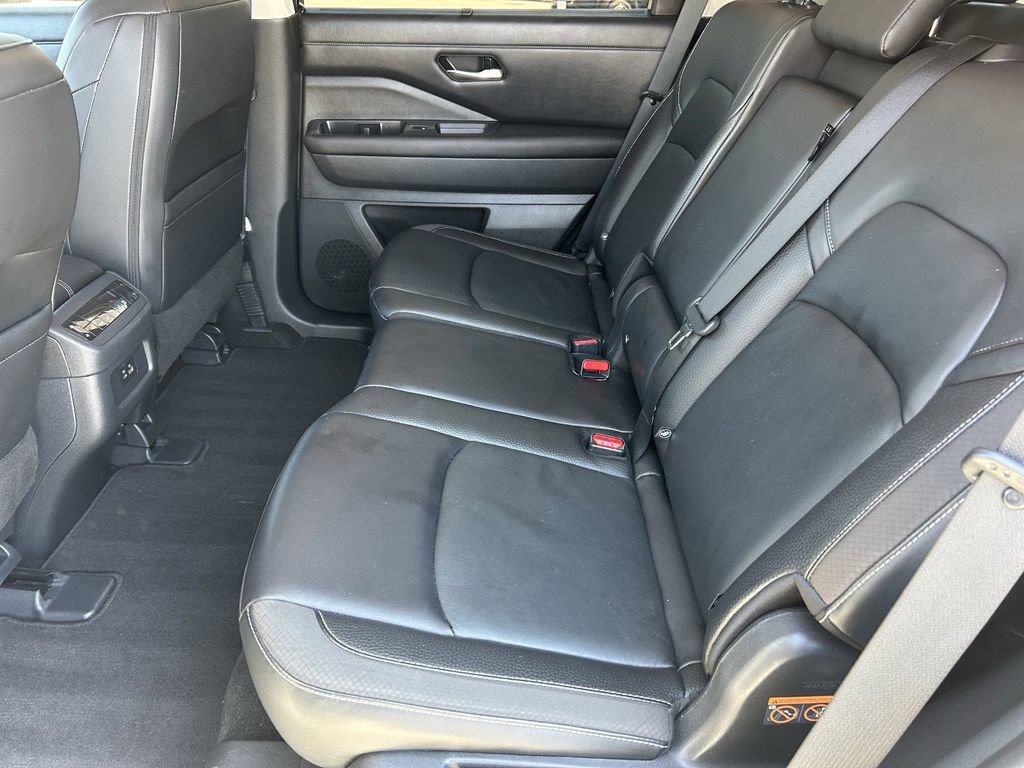 Used 2023 Nissan Pathfinder SL image 15