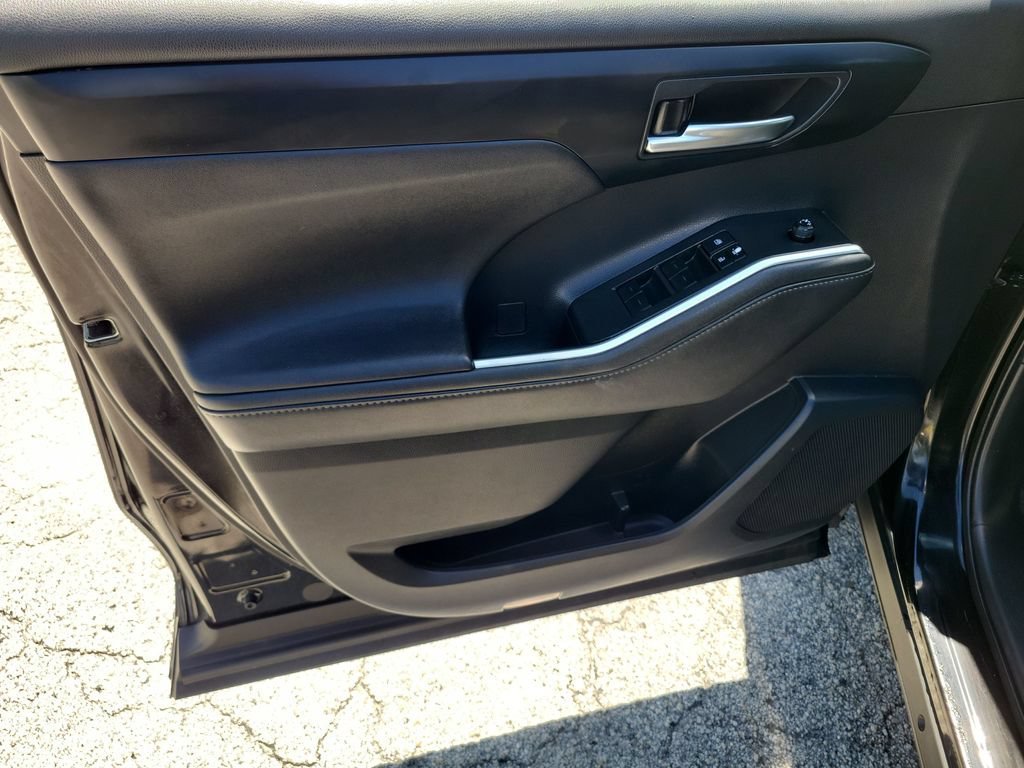 Certified 2021 Toyota Highlander XSE FWD image 19