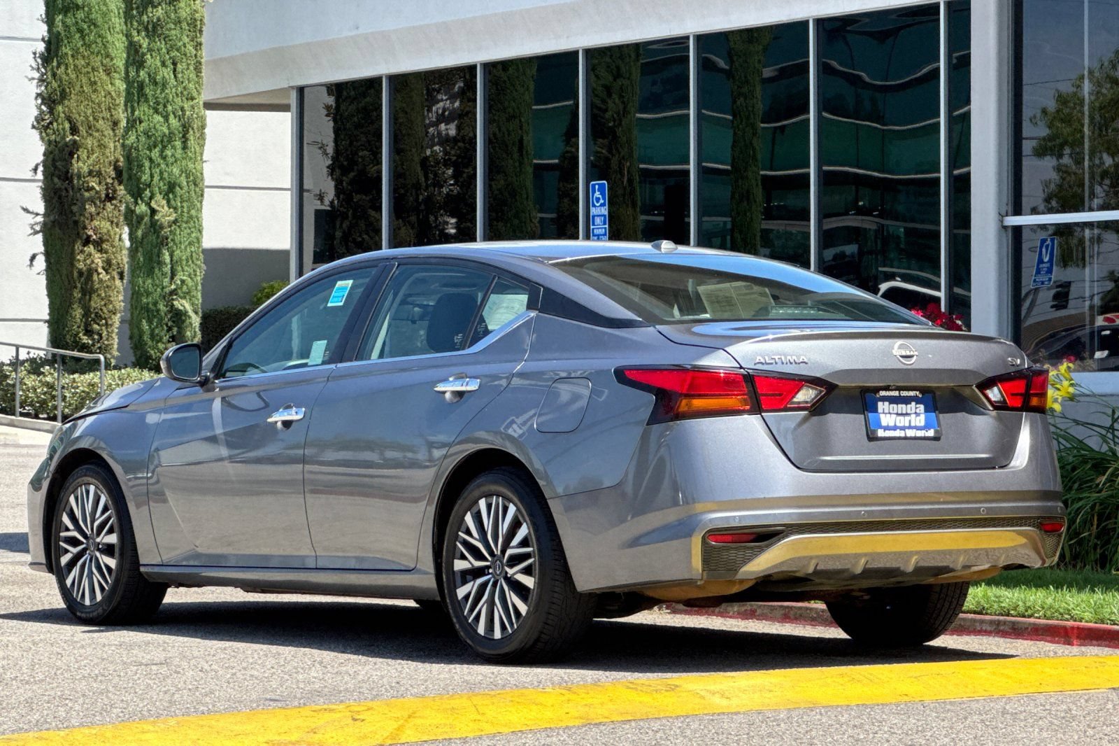 Used 2023 Nissan Altima 2.5 SV FWD image 6