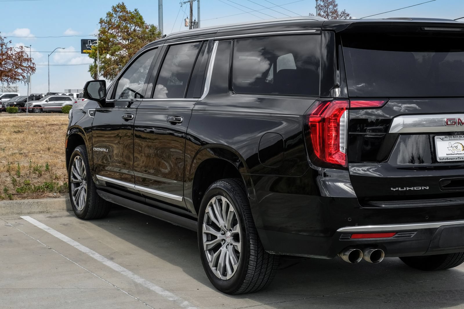 Used 2021 GMC Yukon XL Denali w/ Denali Premium Package RWD image 17