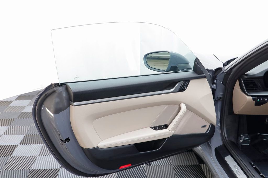 Used 2025 Porsche 911 Carrera image 5