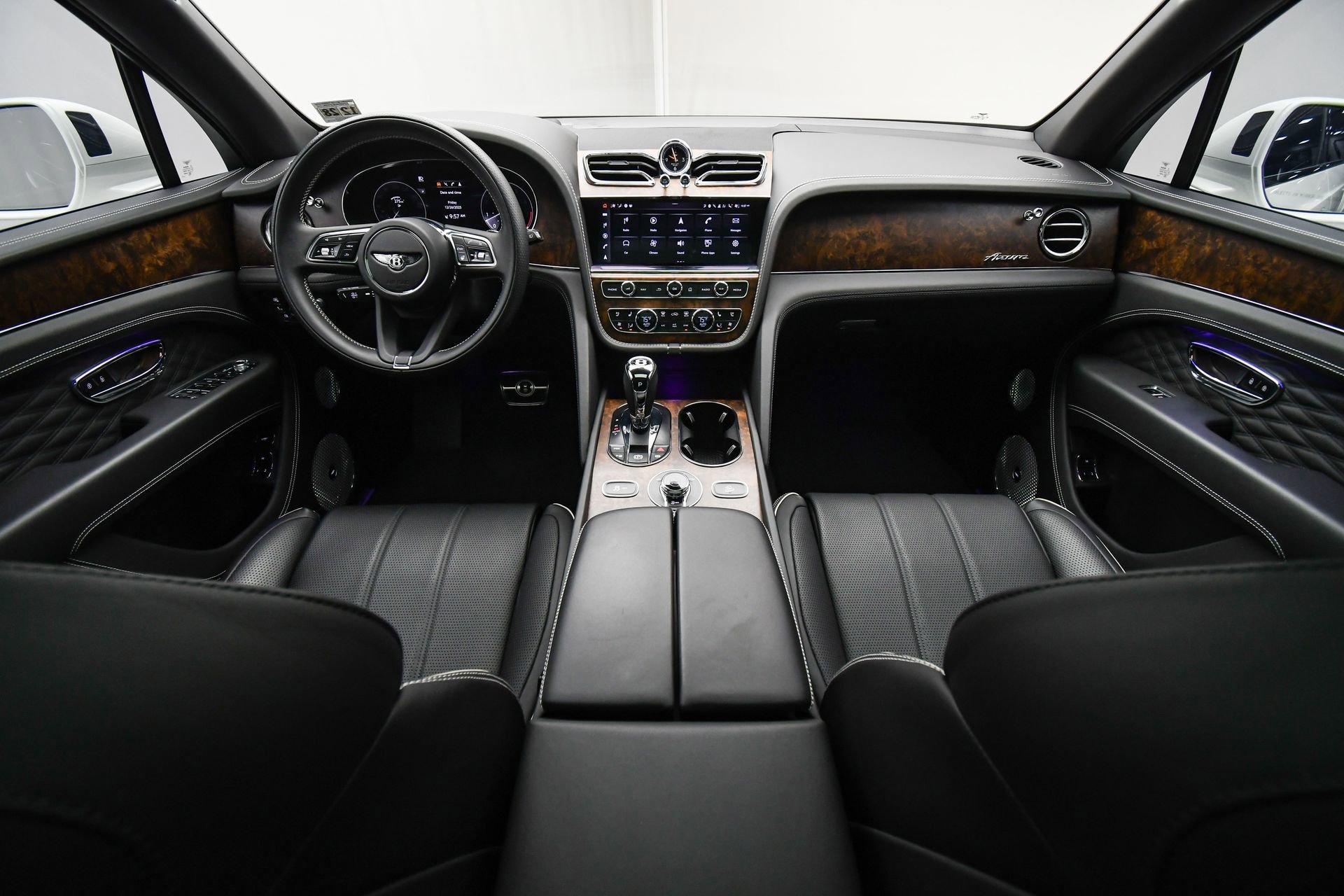 Used 2023 Bentley Bentayga Extended Wheelbase image 4