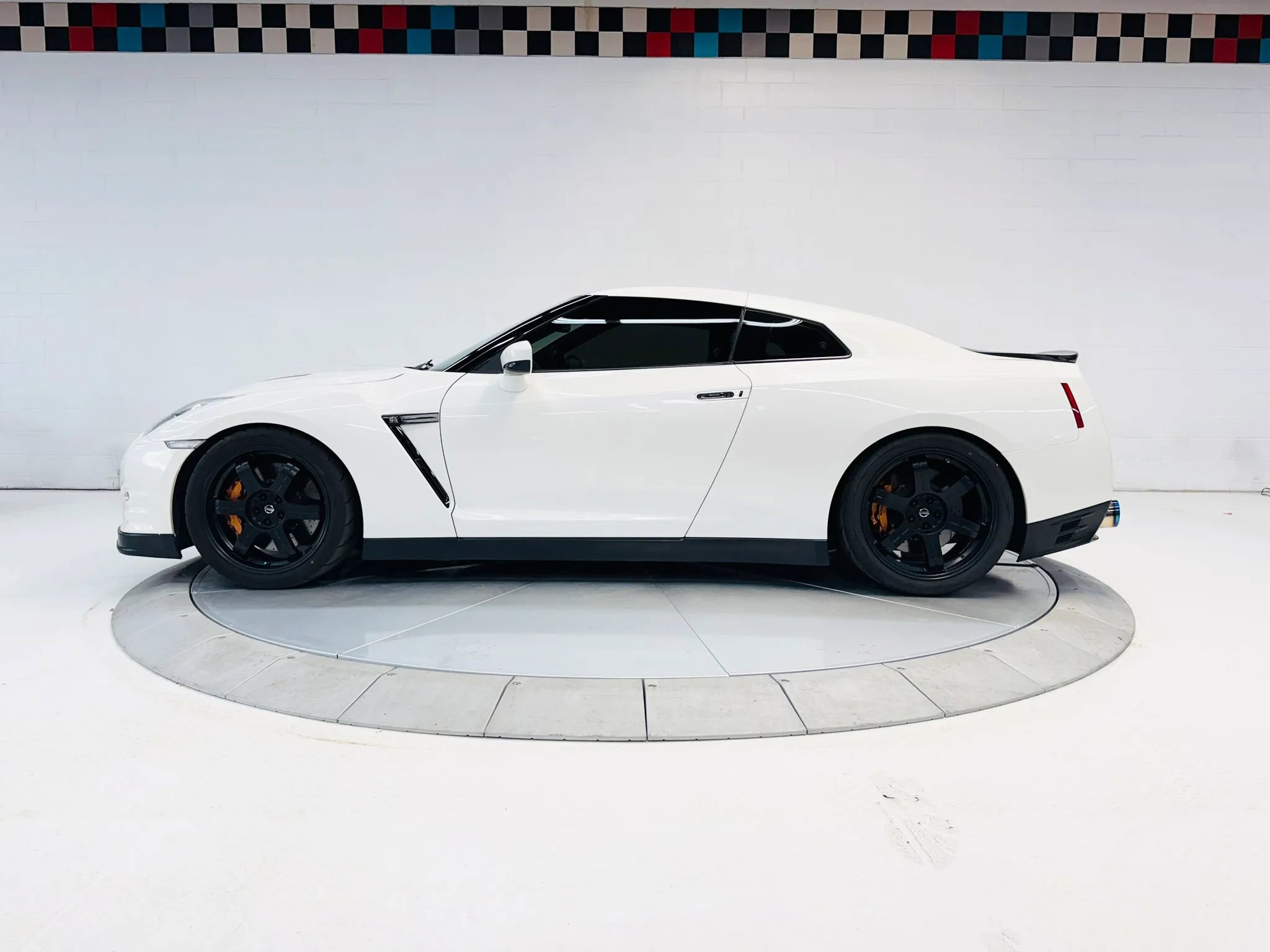 Used 2014 Nissan GT-R Black Edition AWD/4WD image 1
