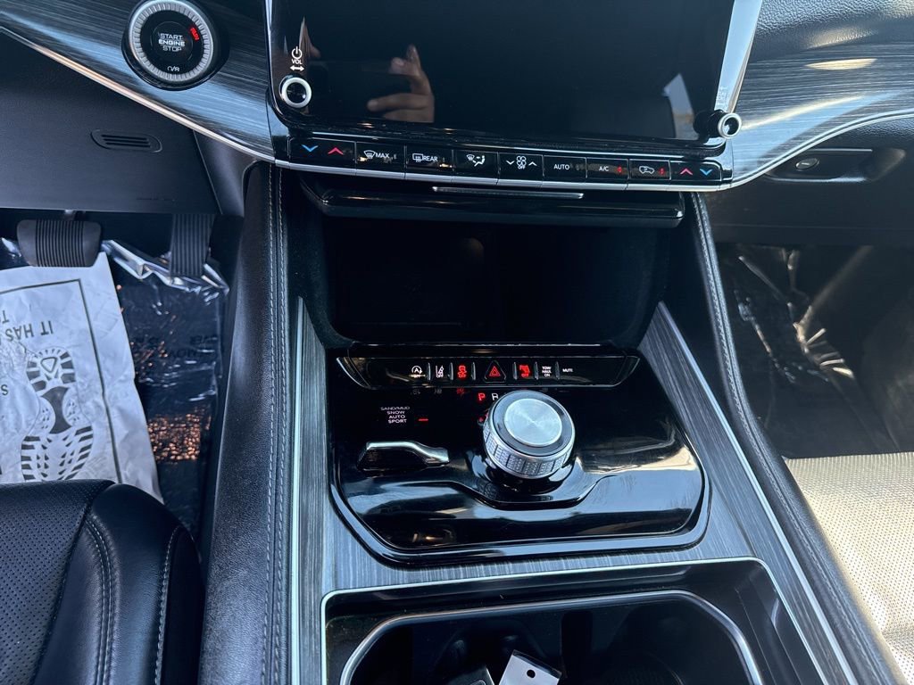 Used 2024 Jeep Wagoneer L Series II w/ Flexible Seating Group image 21