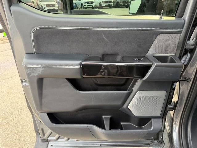 Used 2022 Ford F150 Lightning Platinum image 17