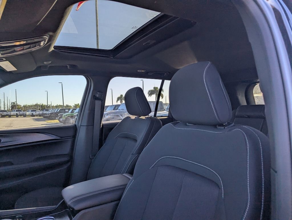 Used 2025 Jeep Grand Cherokee Laredo X w/ Trailer Tow Package image 22