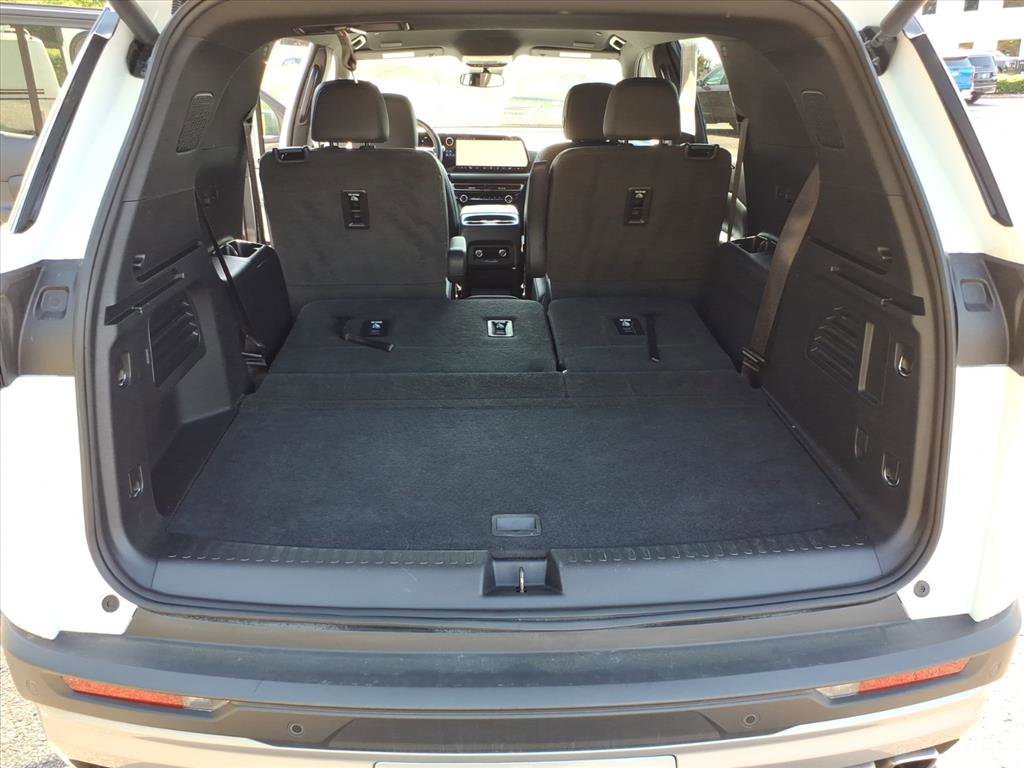 Used 2025 Chevrolet Traverse LT FWD image 19