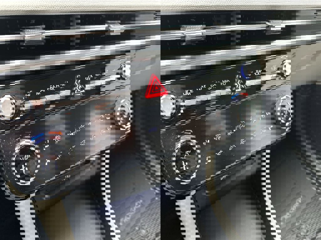 Used 2025 Hyundai Tucson Limited image 18