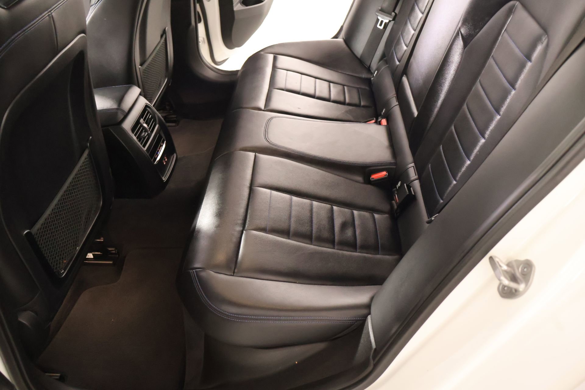 Used 2021 BMW 330i Sedan w/ M Sport Package image 13