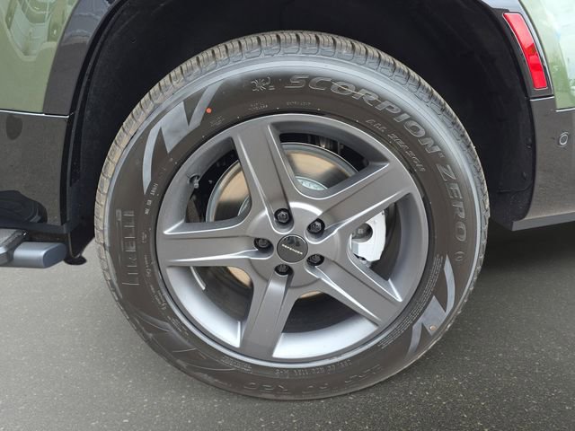 New 2026 Land Rover Defender 130 X-Dynamic SE image 33