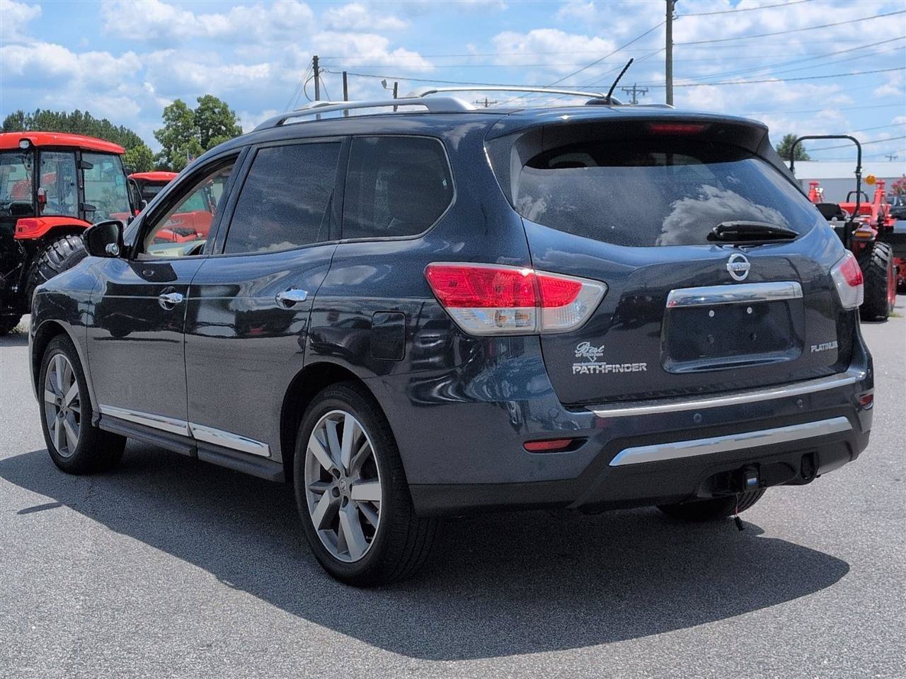 Used 2016 Nissan Pathfinder Platinum FWD image 5