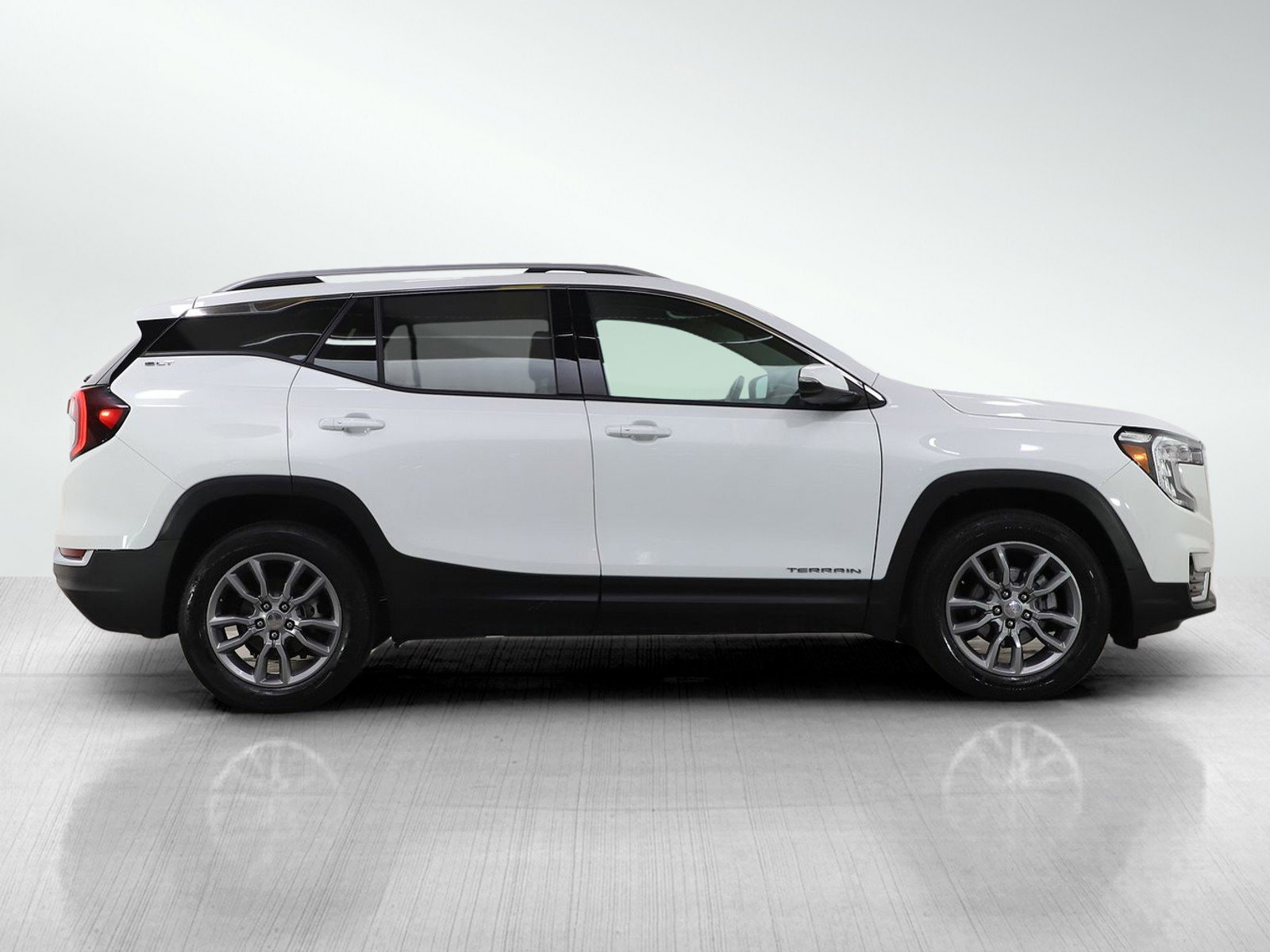 Used 2024 GMC Terrain SLT image 6