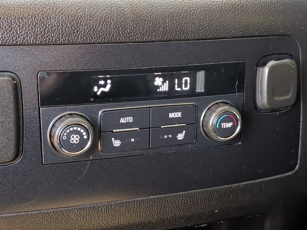 Used 2020 GMC Yukon XL SLT w/ Premium Edition AWD/4WD image 32