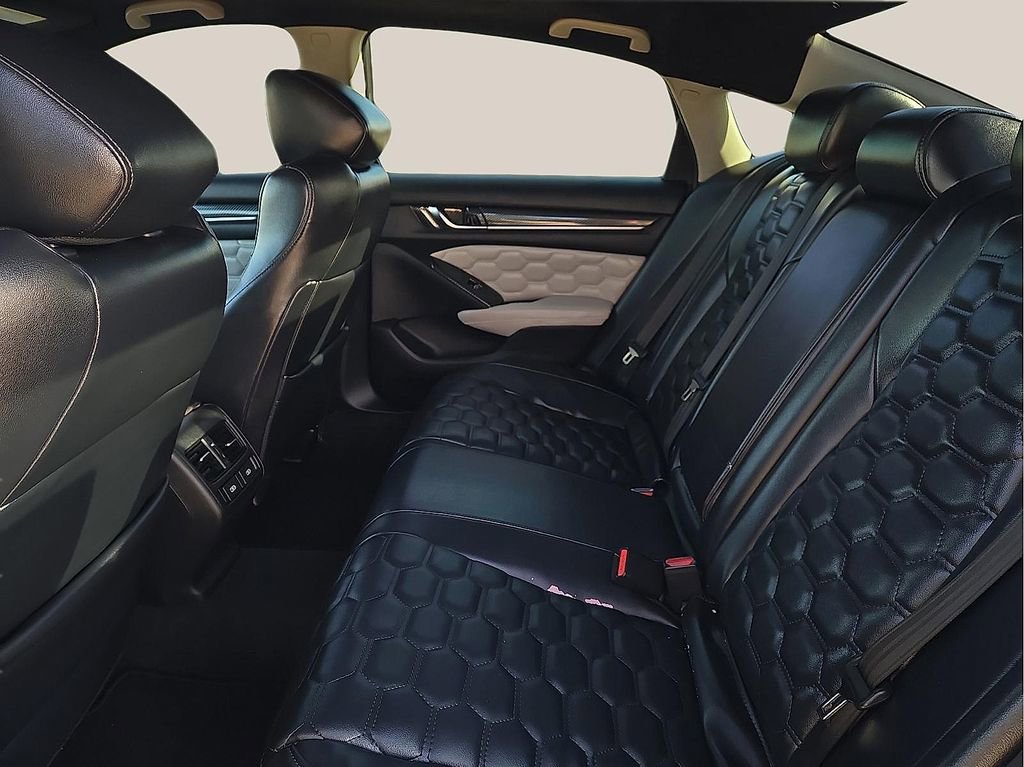 Used 2021 Honda Accord Touring image 9