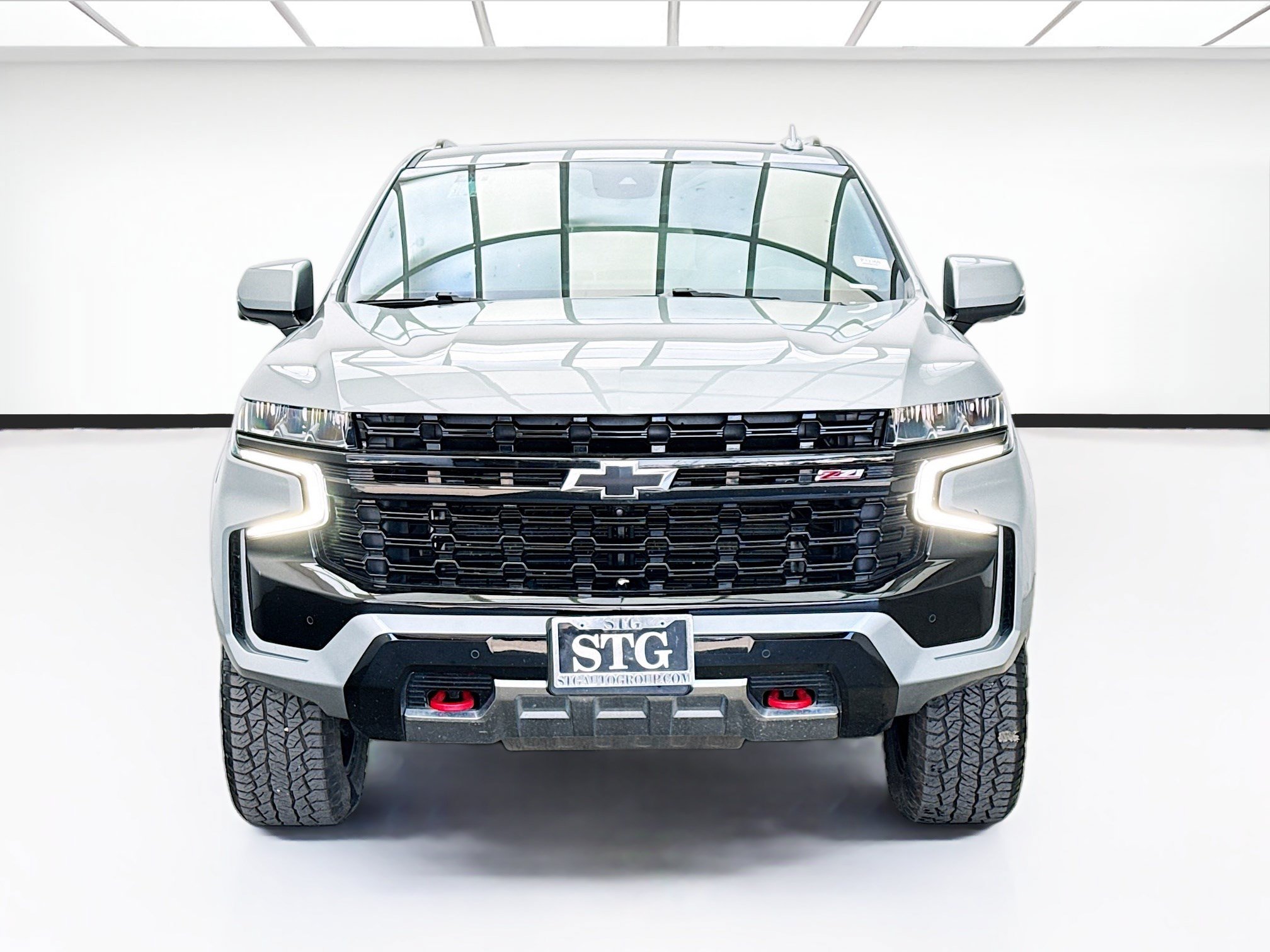 Used 2024 Chevrolet Tahoe Z71 w/ Luxury Package AWD/4WD image 2