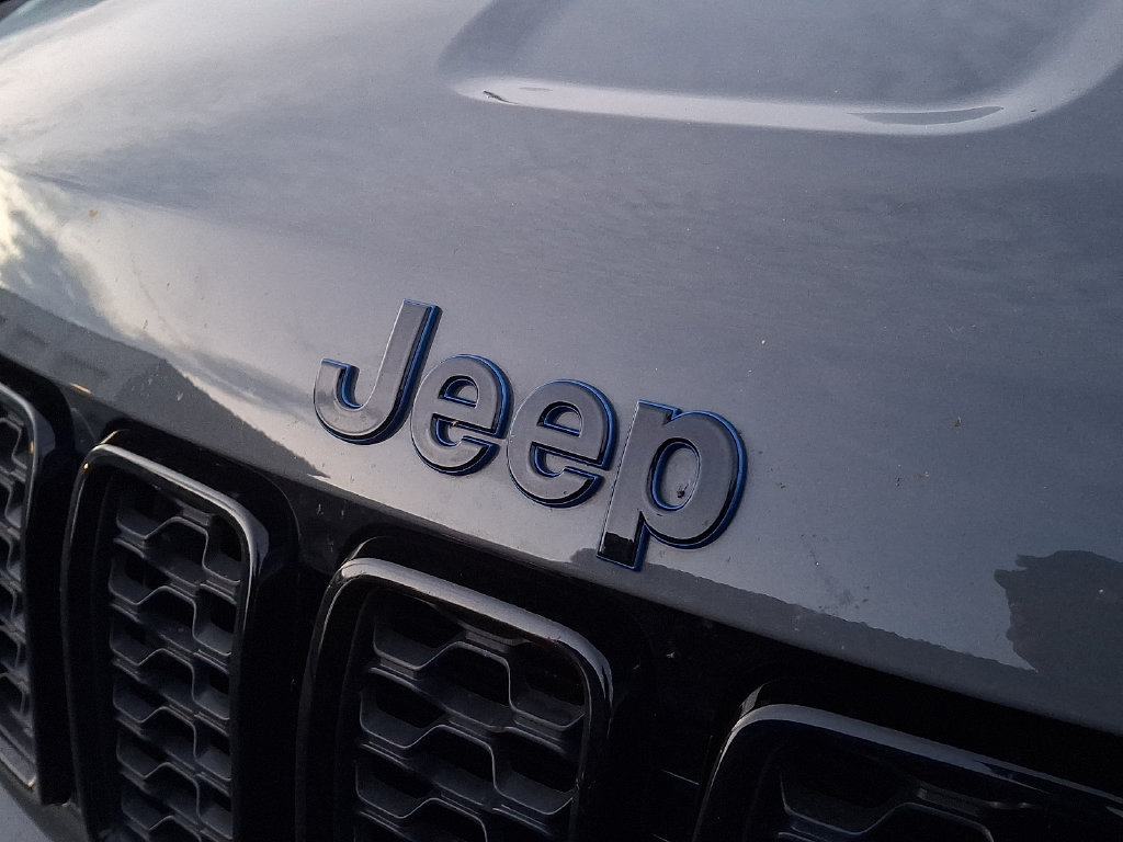 Used 2019 Jeep Grand Cherokee Laredo AWD/4WD image 11