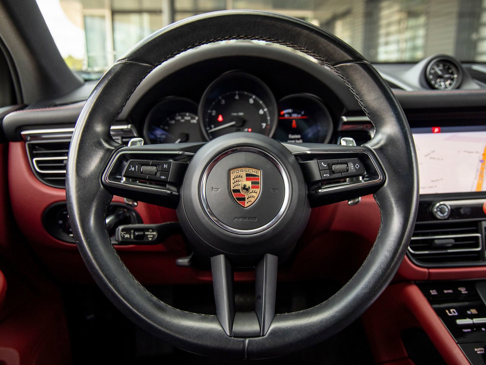 Certified 2023 Porsche Macan image 30