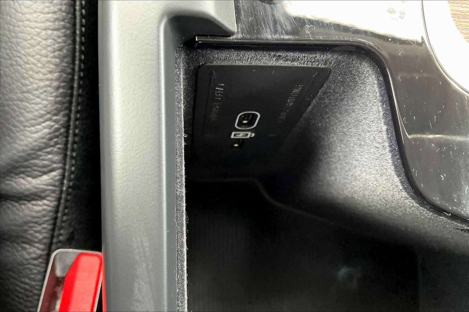 Used 2023 Volvo XC60 B5 Plus w/ Climate Package image 36