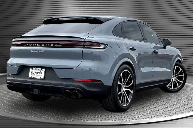 Used 2024 Porsche Cayenne S AWD/4WD image 6