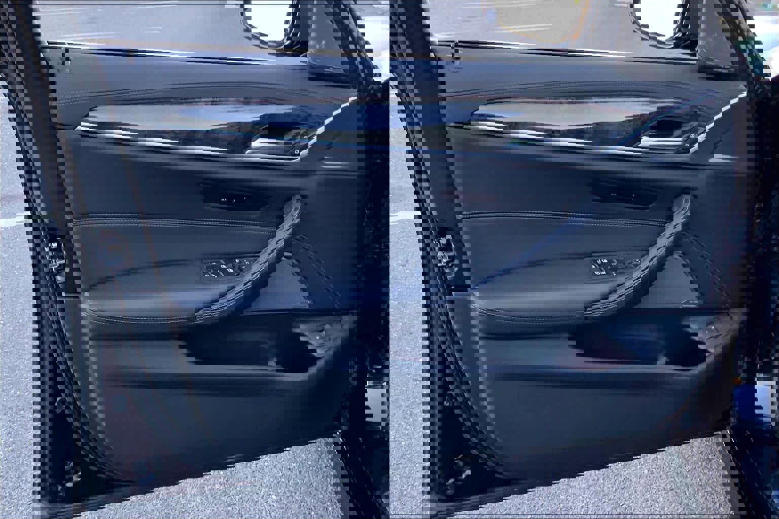 Used 2023 BMW M550i xDrive w/ Executive Package image 22