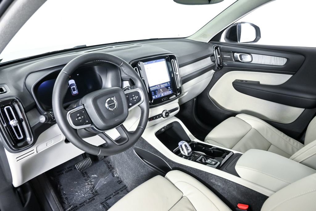 Certified 2024 Volvo XC40 B5 Plus w/ Protection Package Premier image 6