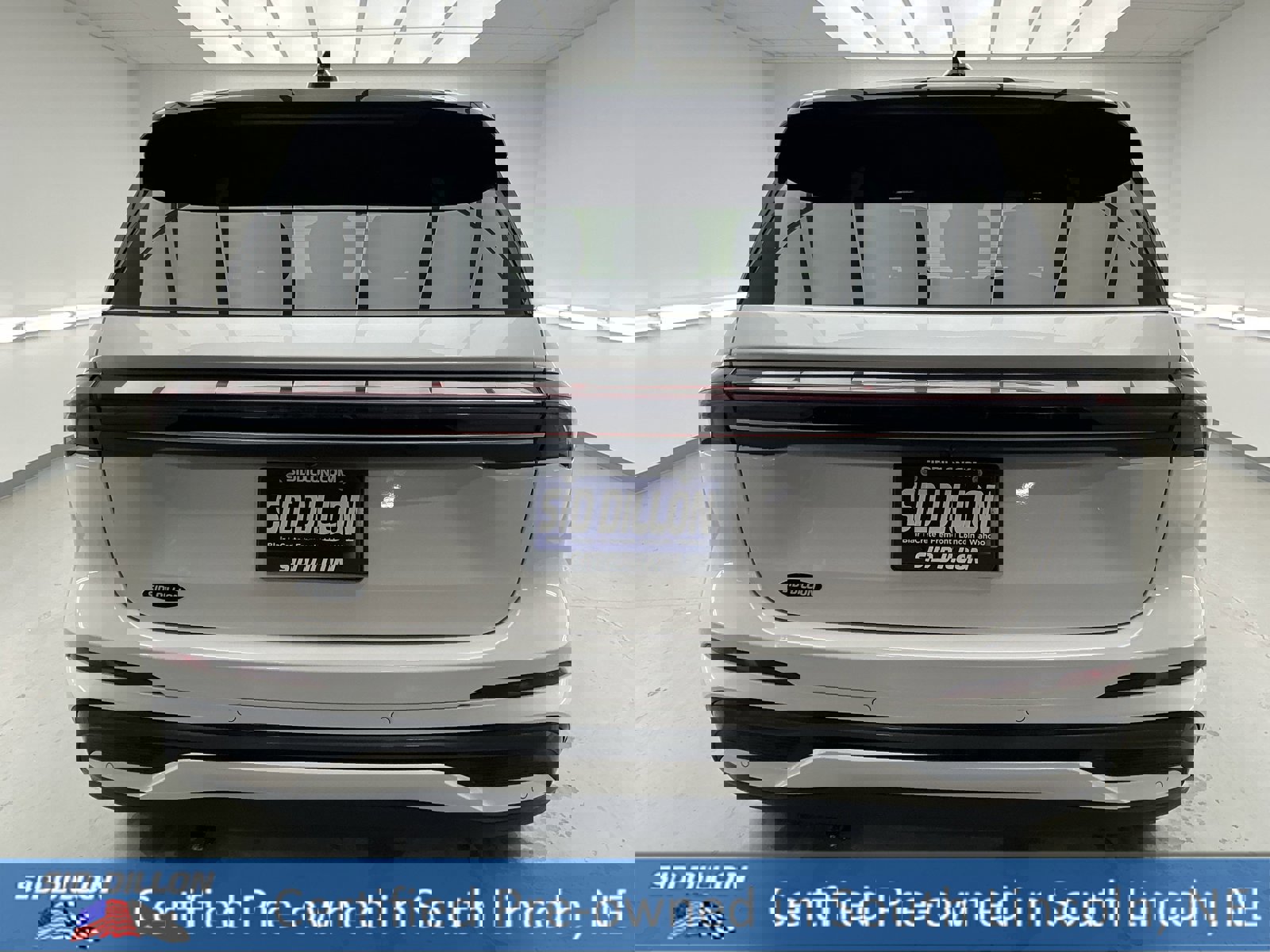 Used 2025 Lincoln Nautilus Reserve w/ Jet Appearance Package image 5