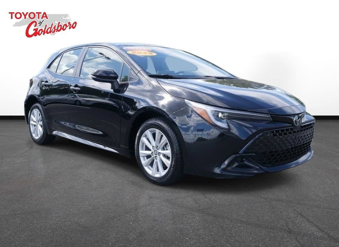 Used 2025 Toyota Corolla SE image 4